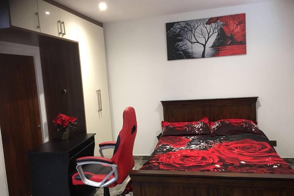 Bright, Stylish Studio Flat With Sky Sports Earley ภายนอก รูปภาพ